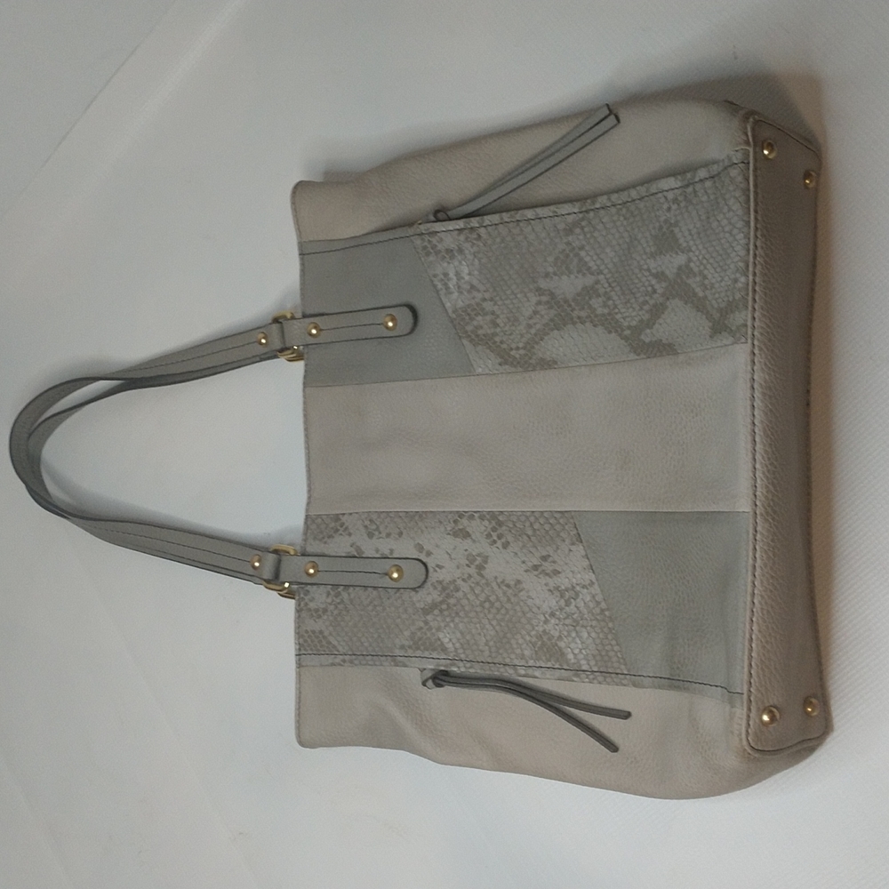 Relic large leather bag. Size  14x13"